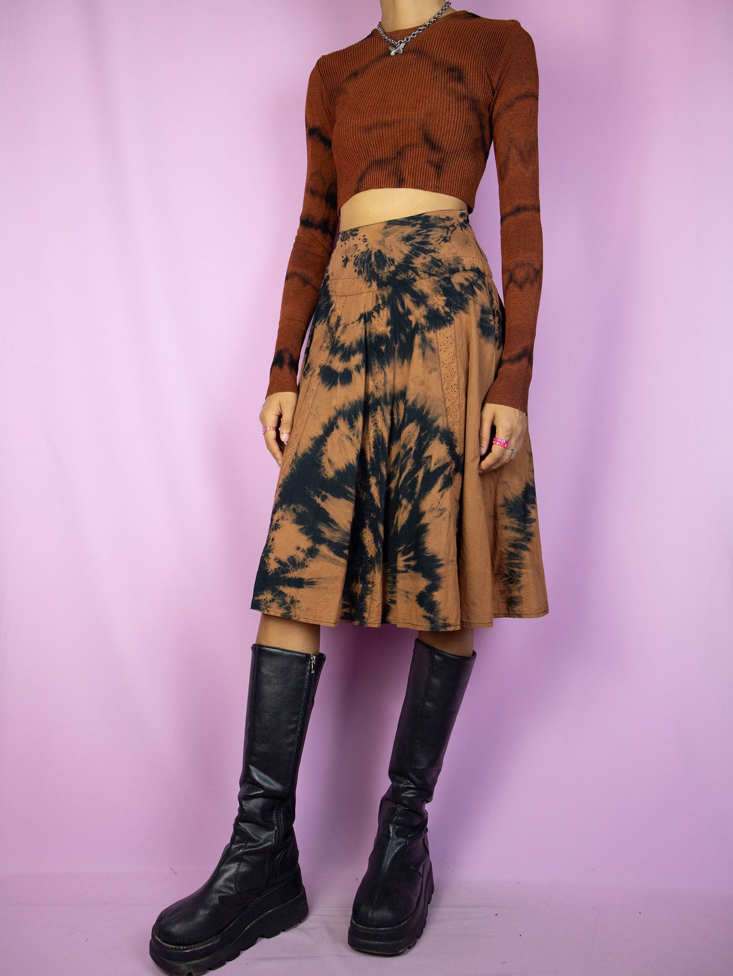 The Vintage 90s Tie Dye Midi Skirt is a brown and black bleached skirt with a side zipper closure. Boho summer festival 1990s psychedelic skirt.