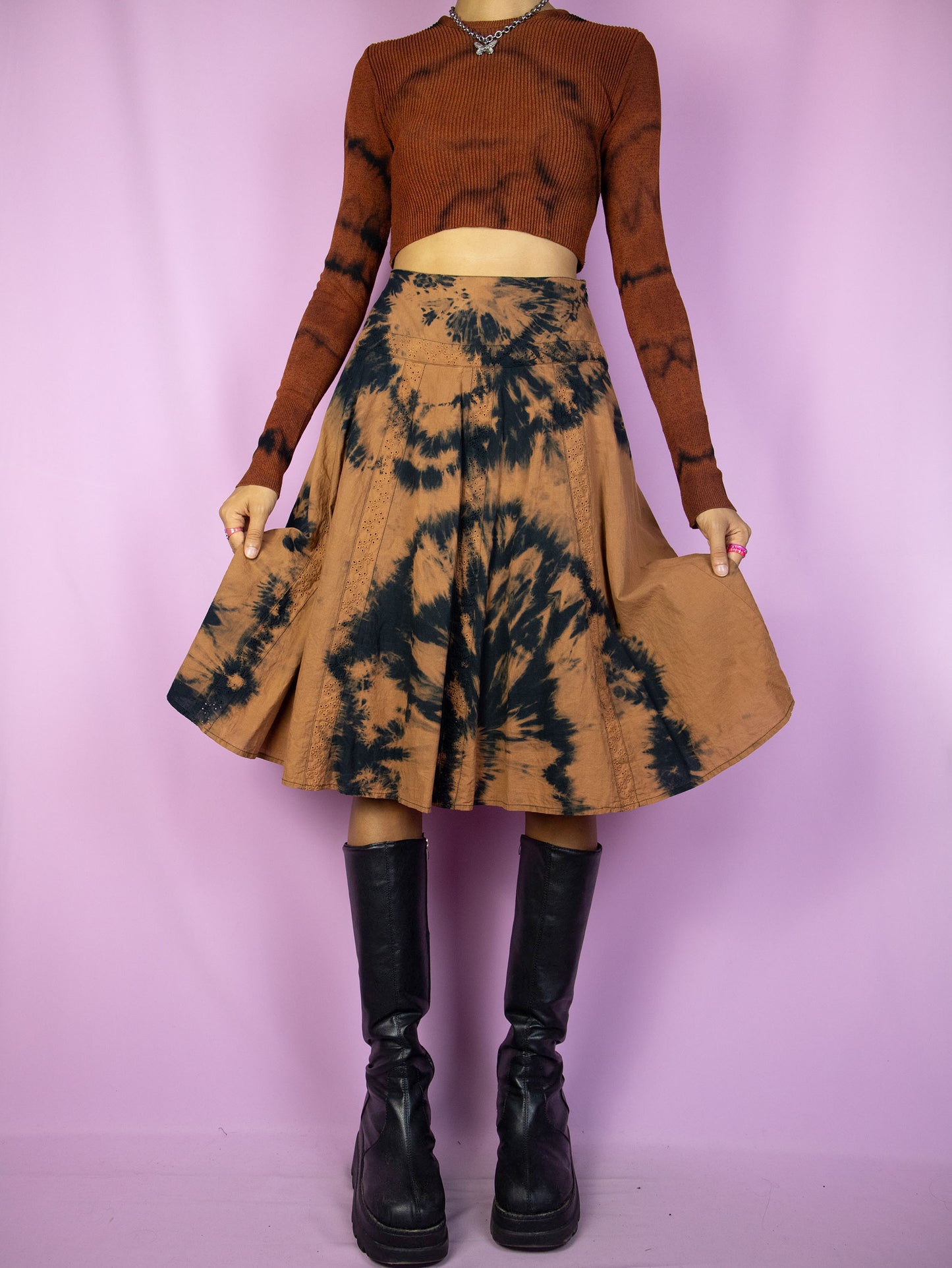 The Vintage 90s Tie Dye Midi Skirt is a brown and black bleached skirt with a side zipper closure. Boho summer festival 1990s psychedelic skirt.