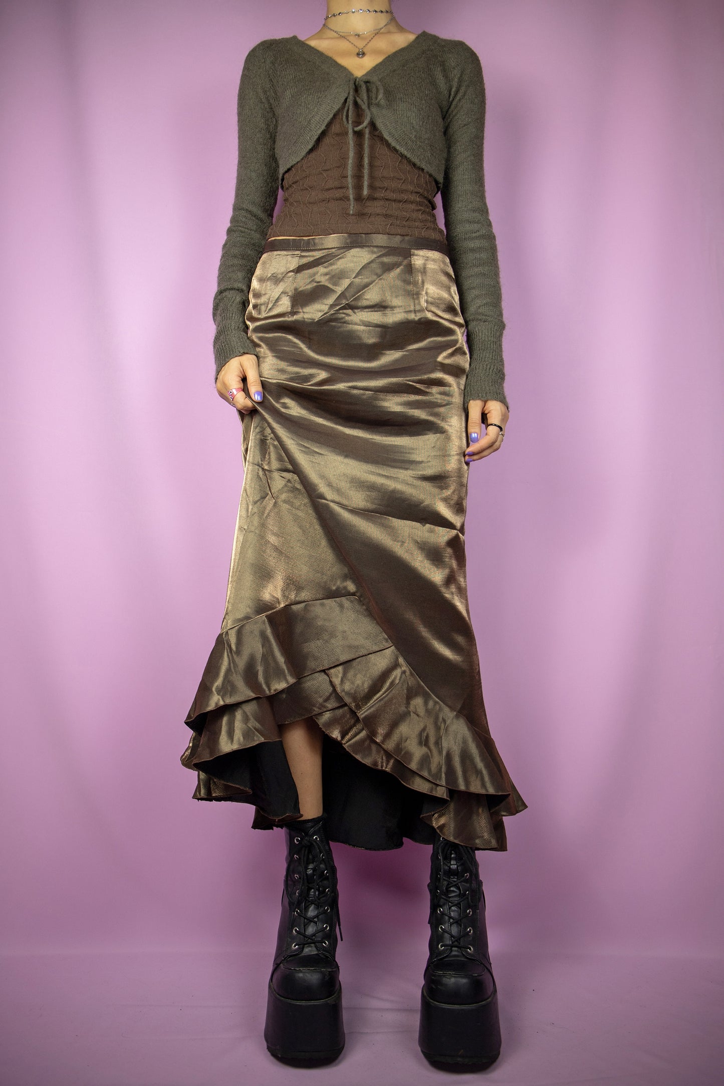 The Vintage 90s Brown Mermaid Midi Skirt is a greenish-brown iridescent skirt with a tulip-style ruffled hem and a back zipper closure.</span> Romantic avant garde 1990s party night maxi skirt.