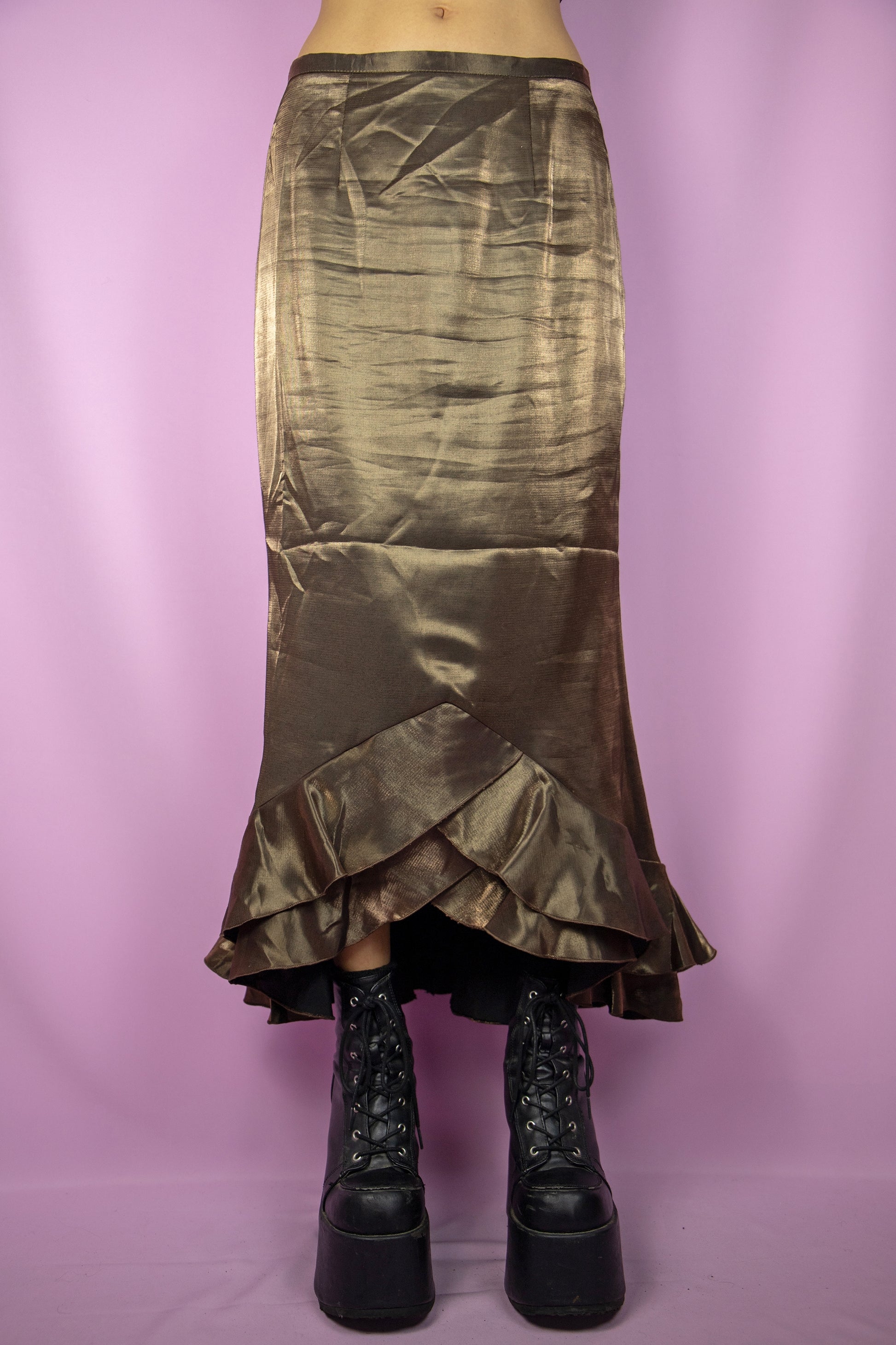 The Vintage 90s Brown Mermaid Midi Skirt is a greenish-brown iridescent skirt with a tulip-style ruffled hem and a back zipper closure.</span> Romantic avant garde 1990s party night maxi skirt.