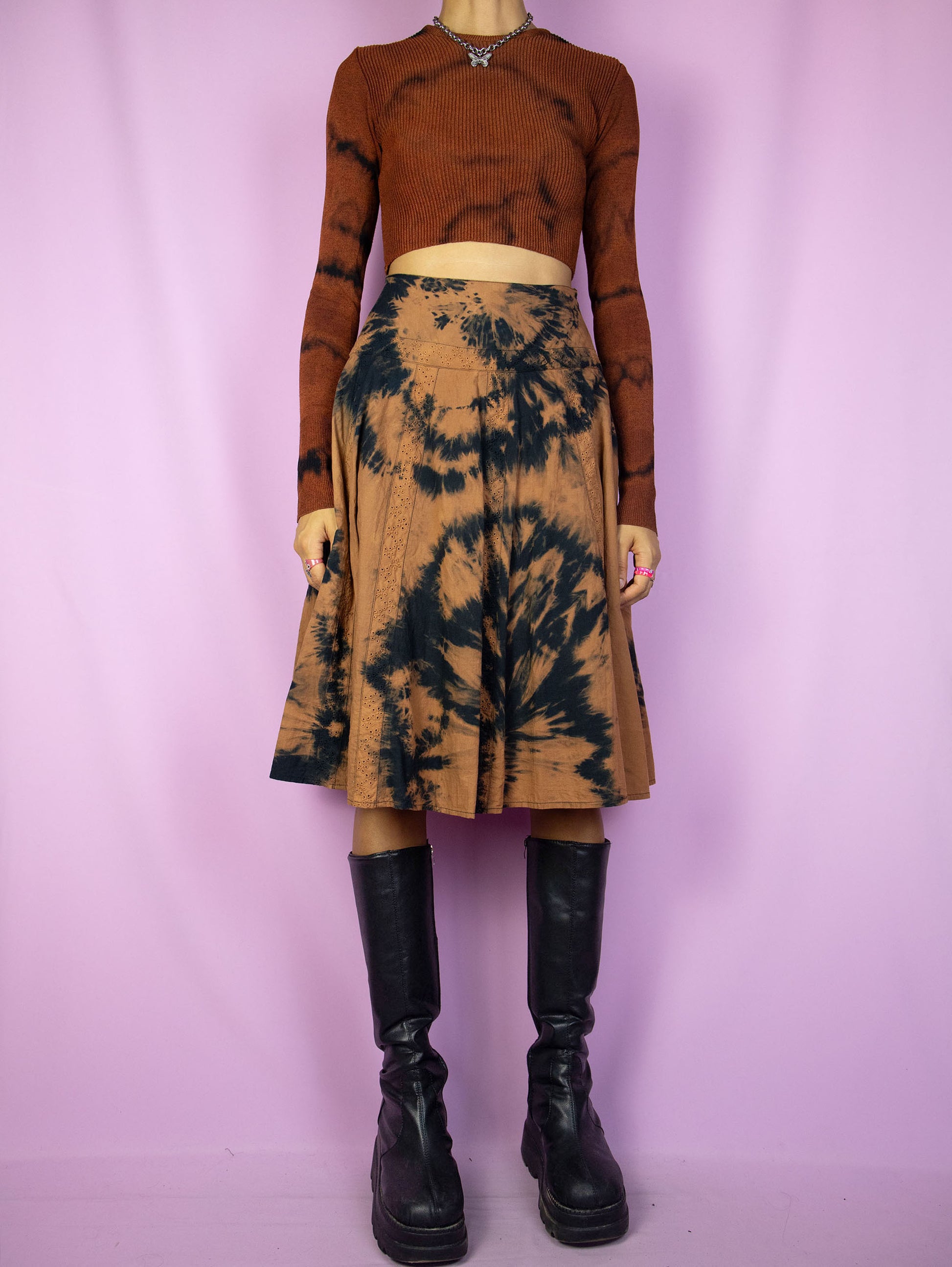 The Vintage 90s Tie Dye Midi Skirt is a brown and black bleached skirt with a side zipper closure. Boho summer festival 1990s psychedelic skirt.