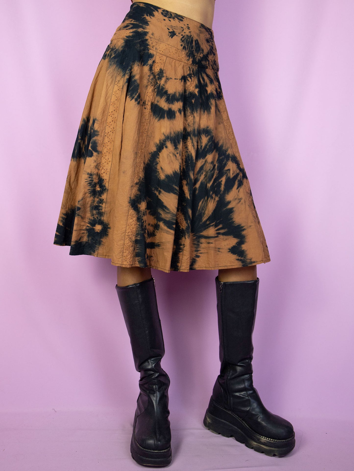 The Vintage 90s Tie Dye Midi Skirt is a brown and black bleached skirt with a side zipper closure. Boho summer festival 1990s psychedelic skirt.