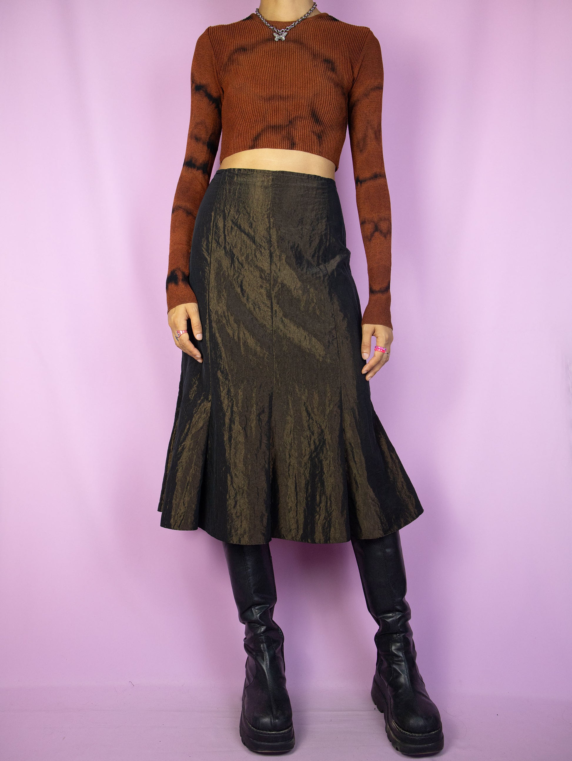 The Vintage 90s Brown Trumpet Midi Skirt is a dark iridescent mermaid skirt with a back zipper closure. Elegant fairy grunge whimsygoth style 1990s evening party maxi skirt. Excellent vintage condition.