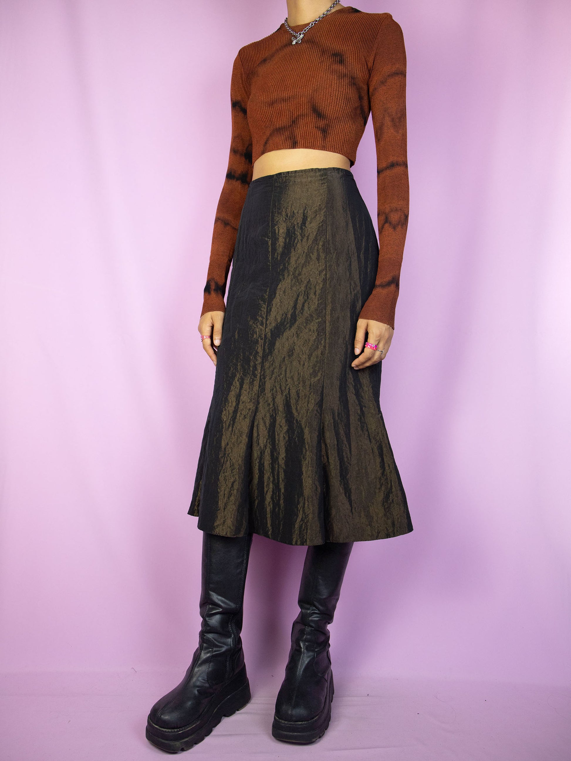 The Vintage 90s Brown Trumpet Midi Skirt is a dark iridescent mermaid skirt with a back zipper closure. Elegant fairy grunge whimsygoth style 1990s evening party maxi skirt. Excellent vintage condition.