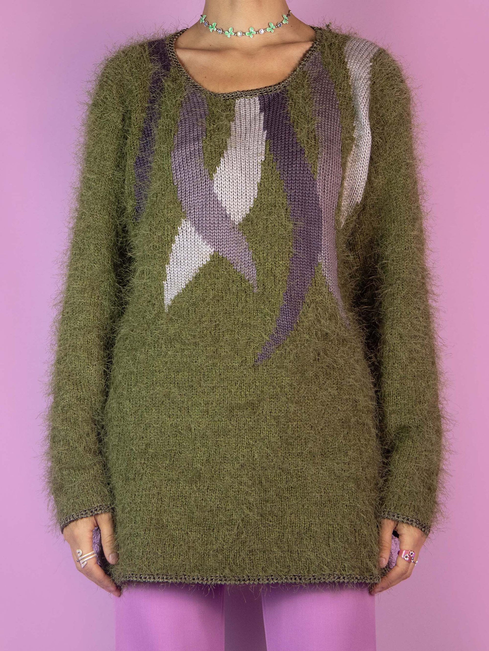 The Vintage 90s Green Fuzzy Knit Sweater is a cozy khaki pullover featuring a fuzzy texture and abstract purple detailing. Perfect for your autumn and winter wardrobe.