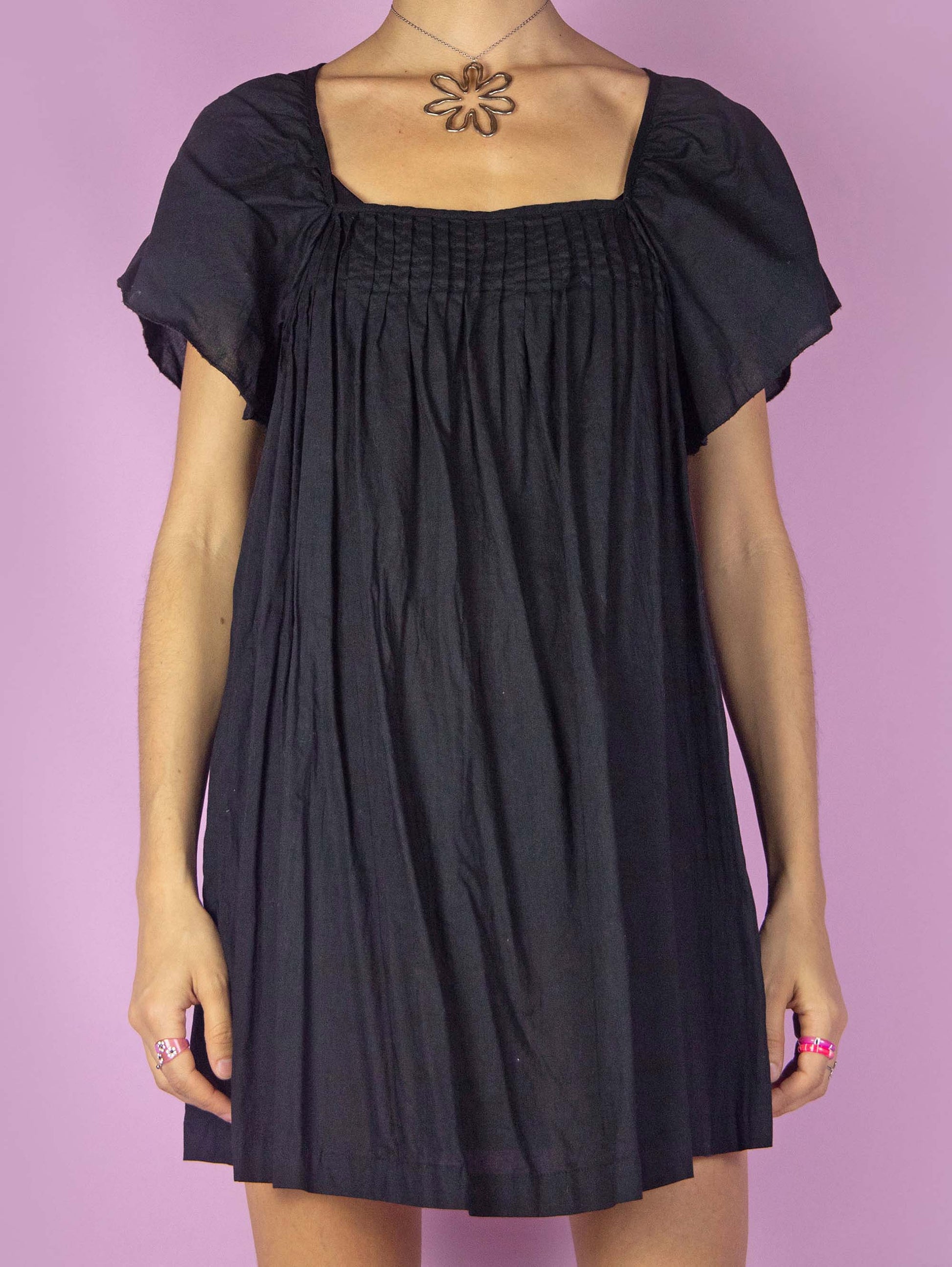 The Y2K Black Trapeze Mini Dress is a vintage short-sleeved dress. Boho summer 2000s beach babydoll dress.