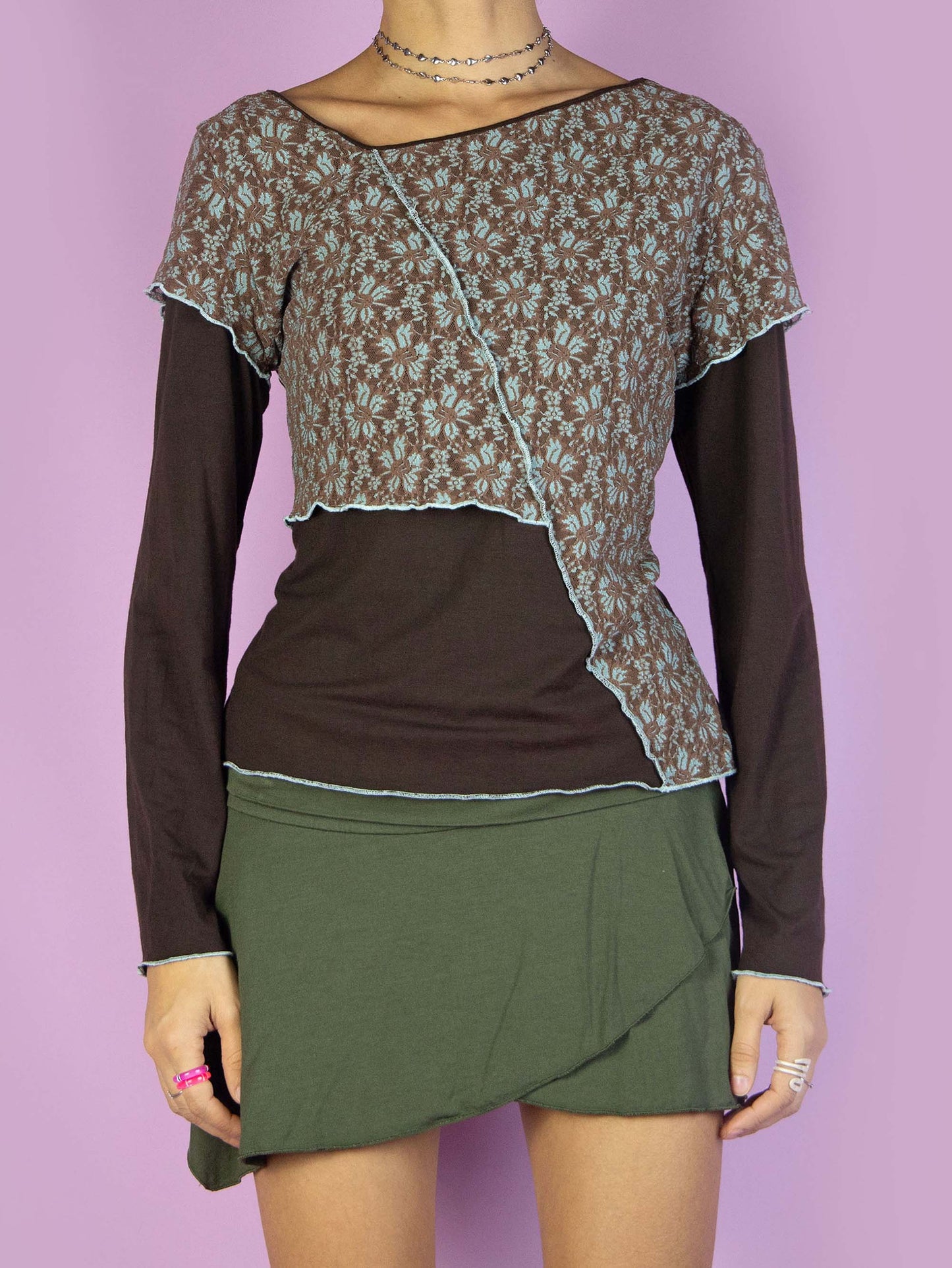 The Y2K Fairy Grunge Brown Top is a vintage dark brown long-sleeved shirt with asymmetric lace details in blue and brown. Super cute 2000s subversive top.