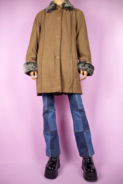 The Vintage 90’s Brown Faux Suede Fur Coat is a winter essential, featuring a brown faux suede exterior with a faux fur collar and cuffs, pockets, and a button closure. This boho grunge-inspired coat from the 1990s looks great when worn oversized.