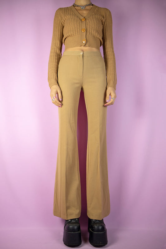 The Vintage Y2K Brown Stretch Flare Pants are light brown stretchy flared trousers. These super cute cyber fairy grunge pants are from the early 2000s.