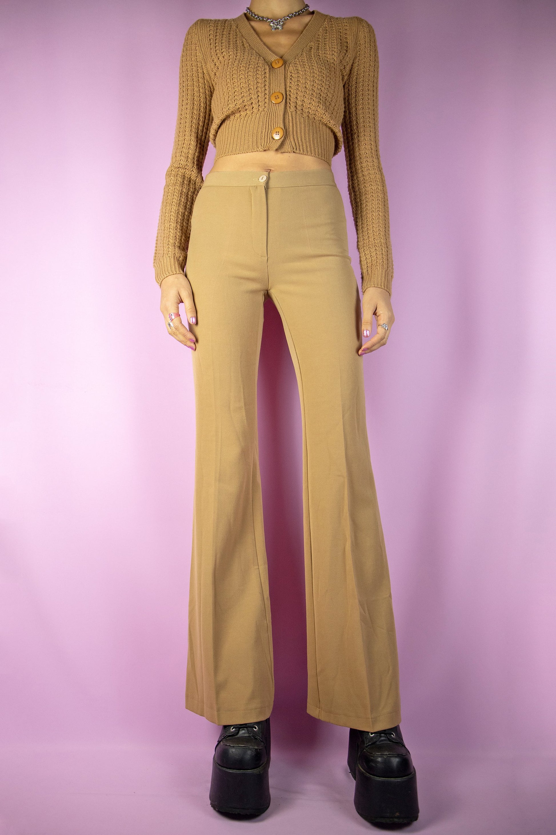 The Vintage Y2K Brown Stretch Flare Pants are light brown stretchy flared trousers. These super cute cyber fairy grunge pants are from the early 2000s.