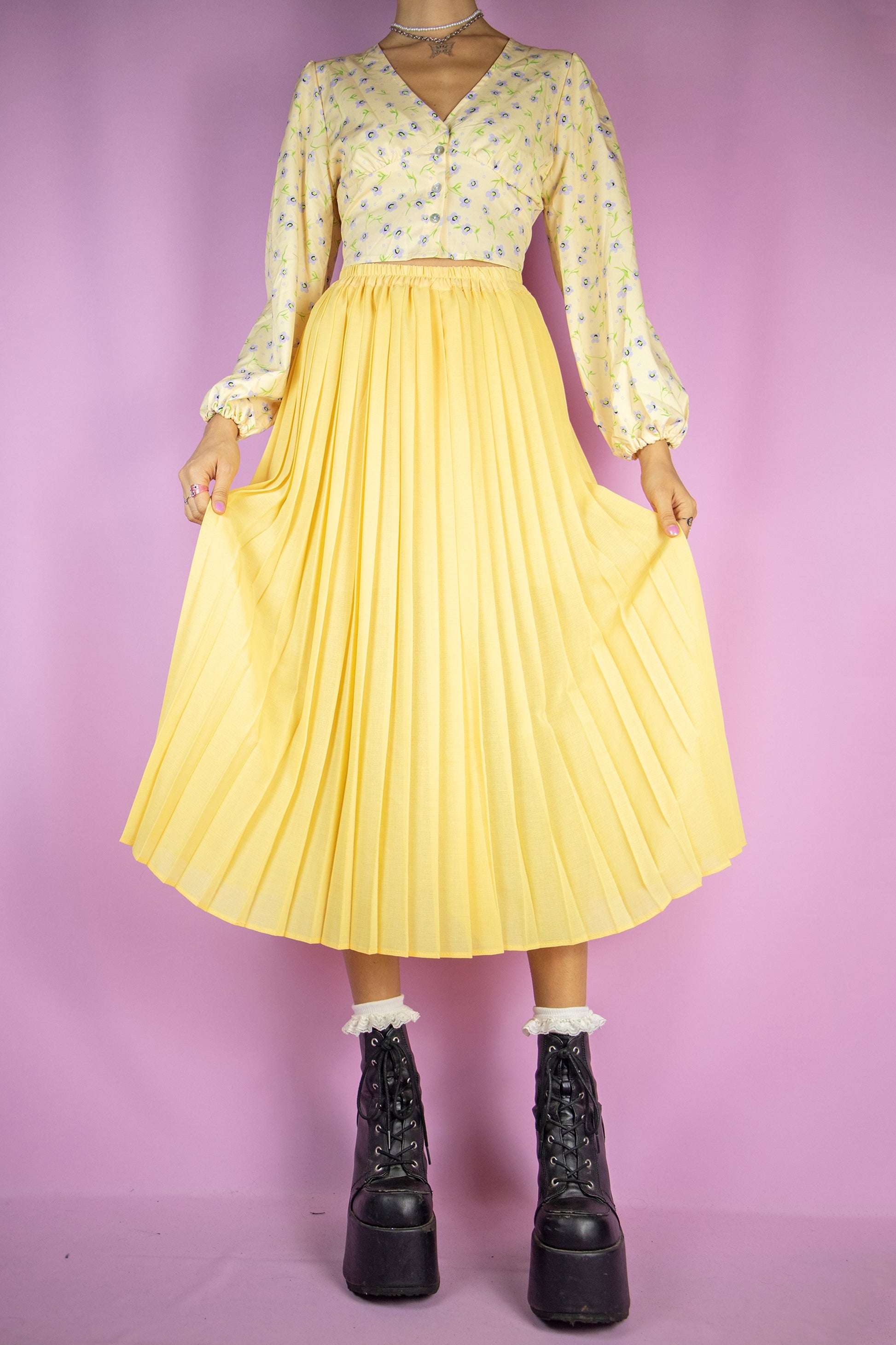 The Vintage 90s Yellow Pleated Midi Skirt is a long pleated yellow skirt with an elasticated waist. Lovely classic preppy 1990s. maxi skirt.